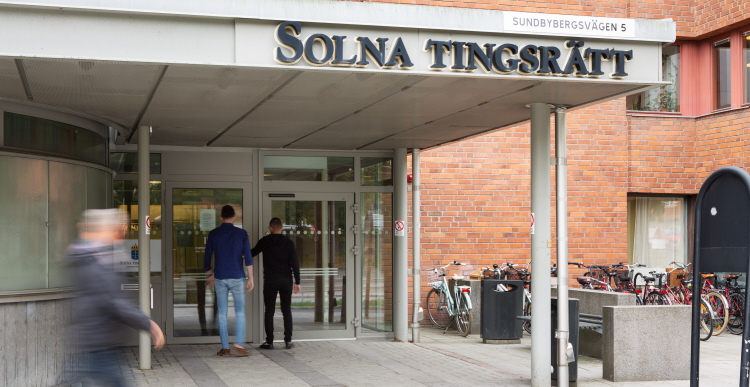 Entrén till Solna tingsrätt