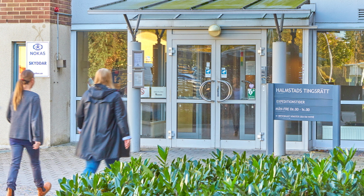 Entrén till Halmstad tingsrätt